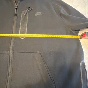 Nike Black Full-Zip Hoodie with Subtle Swoosh
